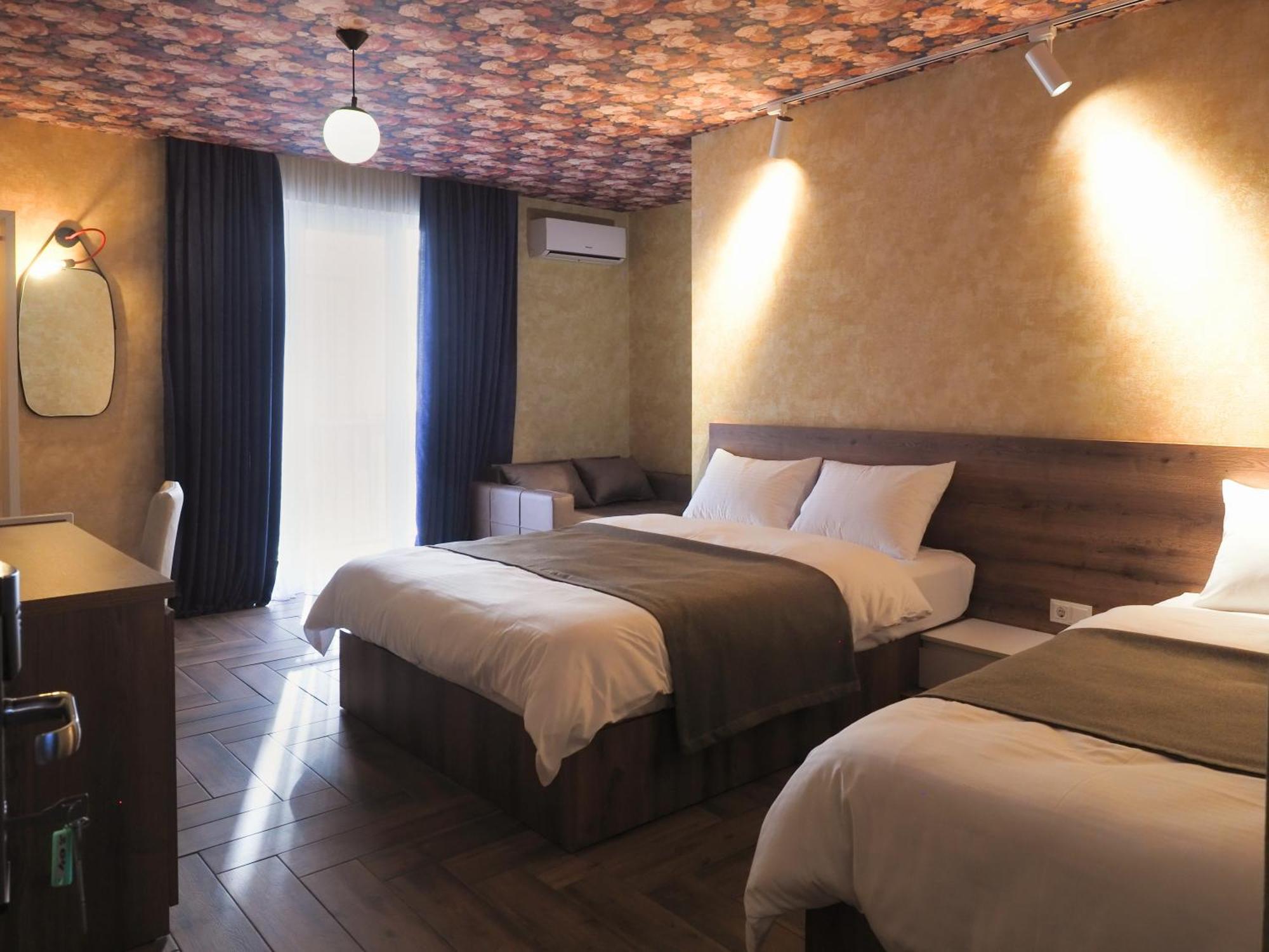 Hotel Hills In Old Tbilisi Buitenkant foto